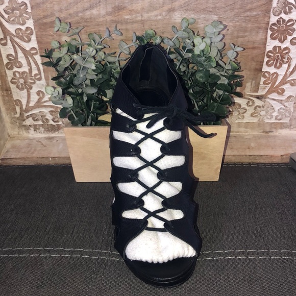 Lace Up Stiletto - NEW! - Picture 3 of 7